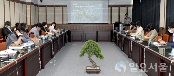 합천군은 12일, 군청 소회의실에서 초계면 도시재생 뉴딜사업을 위해 도시재생관련 10개부서, 20명의 실무자 참석한 가운데 행정협의회 실무회의를 개최했다. @ 합천군 제공