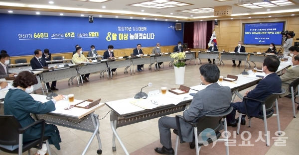 창원시는 12일, 제3회의실에서 초·중·고 등교수업에 대비해 간담회를 개최했다. @ 창원시 제공
