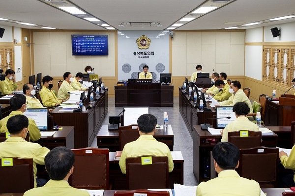 경북도의회 교육위원회 상임위원회.