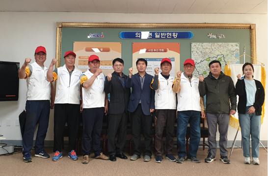 전남 진도군 내수면의 어업 감시활동을 위해 위촉된 명예감시관들이 함께 했다.