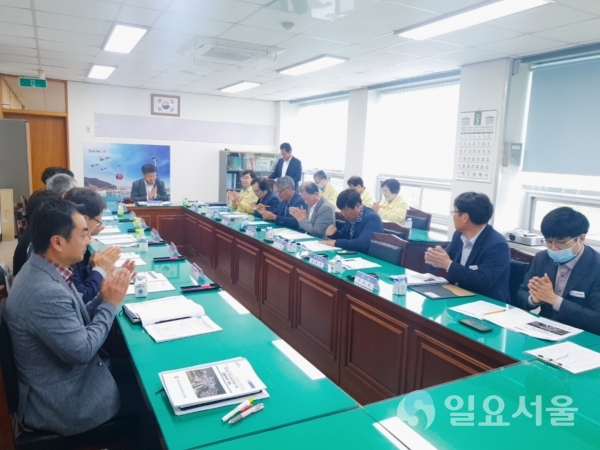 사천시농업기술센터 소회의실에서 15일, 농업한마당축제 추진위원회 임원 13명과 사천시 관계자 6명 등 총 19명이 참석한 가운데 임원회를 가졌다. @ 사천시 제공