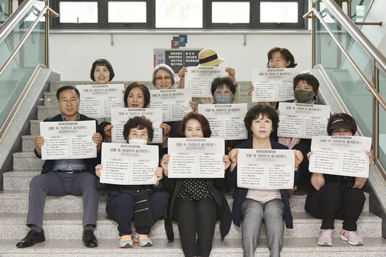 진도군, 관내 음식점 음식문화개선 준수사항 점검(소비자식품위생감시원 사진촬영)