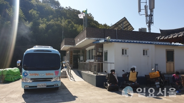 사천시보건소 치매안심센터는 '코로나19'로 중단했던 ‘찾아가는 치매안심 행복버스’ 운영을 재개한다. @ 사천시 제공