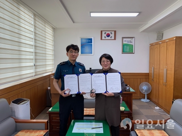 함안면은 지난 1일, 함안파출소와 맞춤형 복지지원 업무 협약을 맺고 찾아가는 주민 복지 실현을 위해 적극 협력하기로 했다.
