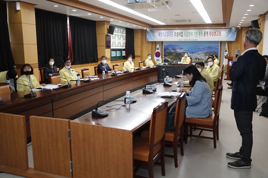 전남 완도군은 지난 1일 해양치유 블루존 조성사업의 일환인 해양치유공원 조성을 위한 기본계획 용역 착수 보고회를 개최했다.