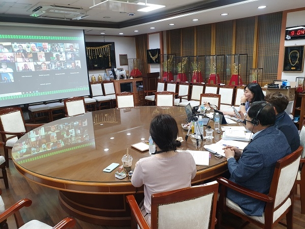 세계유산도시기구 이사도시인 경주시가 화상회의를 통해 진행된 '제50차 OWHC 정기이사회'에서 세계유산도시기구 현안에 대한 아태지역의 목소리를 대변했다.
