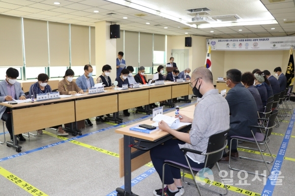 민주평화통일자문회의 의령군협의회는 지난 5일, 군민문화회관 소회의실에서 자문위원 등 24명이 참석한 가운데 2020년도 2분기 정기회의 및 통일의견수렴 회의를 개최했다.