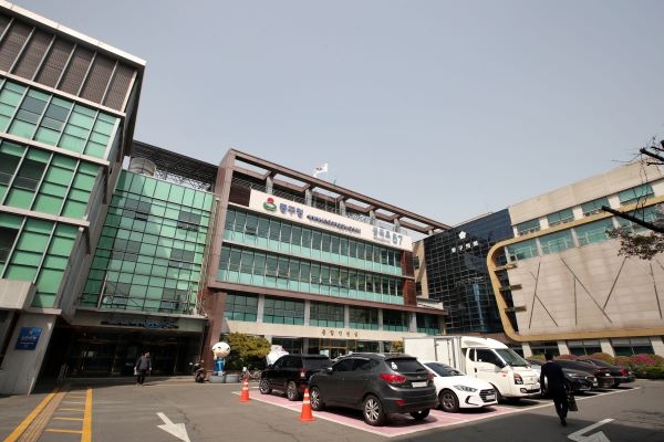 동구, 해당 기간 취약업무 민원인에 해당하는 1,467명을 선별하고 이 중 50% 이내 범위에서 무작위 추출한 대상자에게 설문을 실시한다.