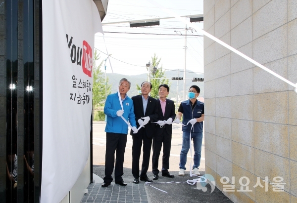 하동군은 9일 오전 11시 군청 정문에 있는 옛 ‘하동! 쉬어가는 홍보관’ 자리에서 ‘하동군 알리미 스튜디오’ 오픈식을 가졌다.