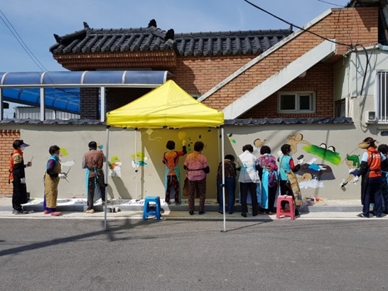 전남 곡성군, 치매안심마을 벽화로 탈바꿈을 시도했다.