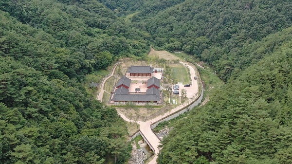 경상북도가 문화체육관광부․한국관광공사(KTO)가 공동으로 추진한 ‘2020년도 웰니스 관광지’에 도내 2개소가 신규 선정됐다.(영덕의 ‘인문힐링센터 여명’)