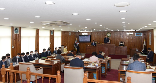전남 담양군의회는 오는 15일 제1차 본회의를 열고 23일까지 제294회 제1차 정례회를 운영한다.