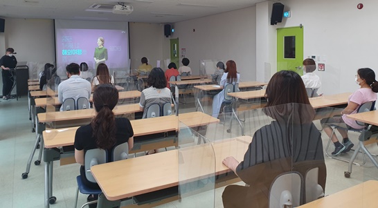 직원 안전수칙 교육 장면