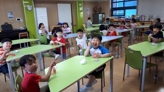 곡성군, 초등학교 돌봄교실 과일 간식 지원