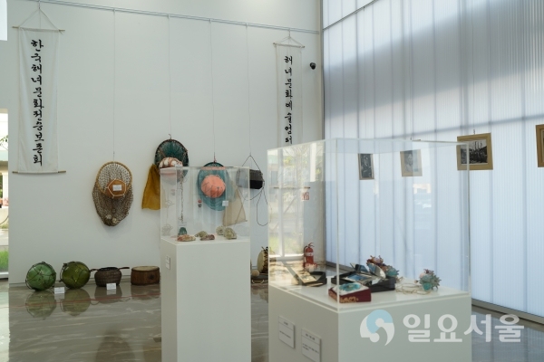 숨비소리 전시(갤러리영) 내부