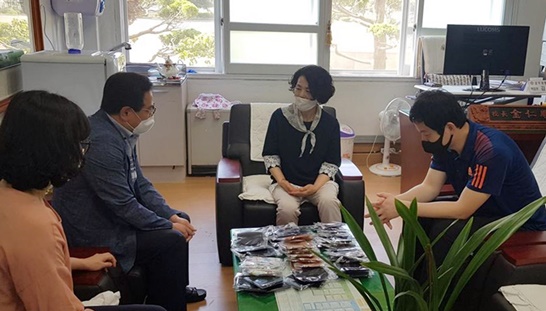 수제 마스크 전달 현장