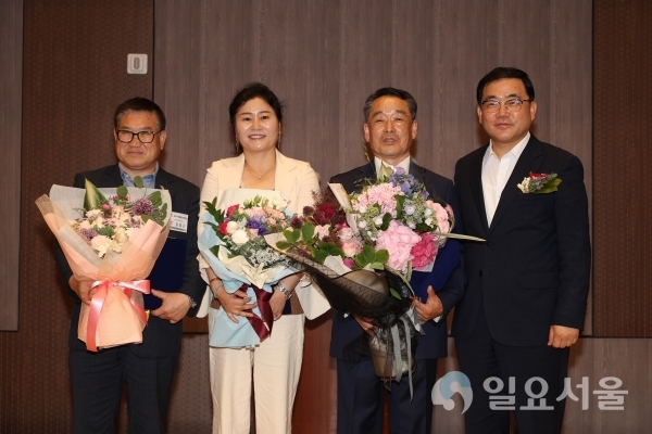 허성무 창원시장은 15일 오후 5시, 창원컨벤션센터에서 개최한 (사)중소기업융합경남연합회 회장 이·취임식에 참석했다.