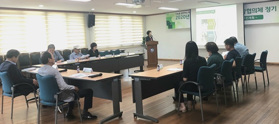 군동면지역사회보장협의체 회의 장면