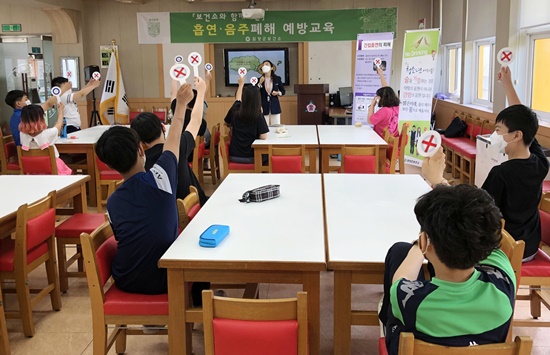 전남 담양군은 아동ㆍ청소년을 대상으로 ‘흡연예방 및 음주폐해예방 교육’을 실시하고 있다.