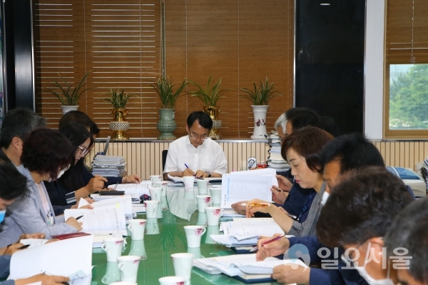 하동군은 18일, 박금석 부군수 주재로 ‘2020 하절기 종합대책 추진계획 보고회’를 열고 부서별 추진계획을 보고했다.