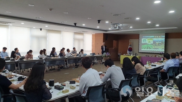 지난 17일, 농림축산식품부가 주최한 ‘도시락포럼’에서 세계중요농업유산으로 등재된 하동 차와 2022년 하동세계차엑스포 유치를 홍보했다.
