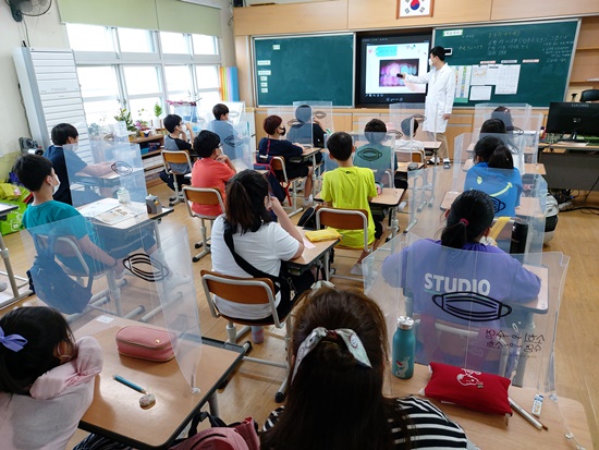 구강면역을 효과적으로 기르기 위한 교육이 진행되고 있다.