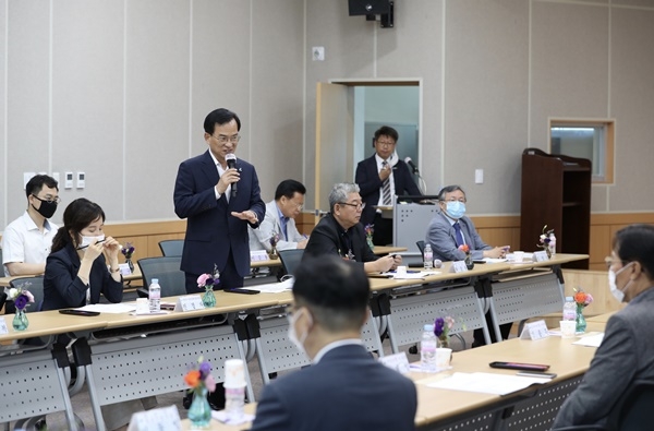 ▲30일 광산경제백신회의’가 평동종합비즈니스센터에서 중간평가회를 열었다.(사진제공=광산구청)