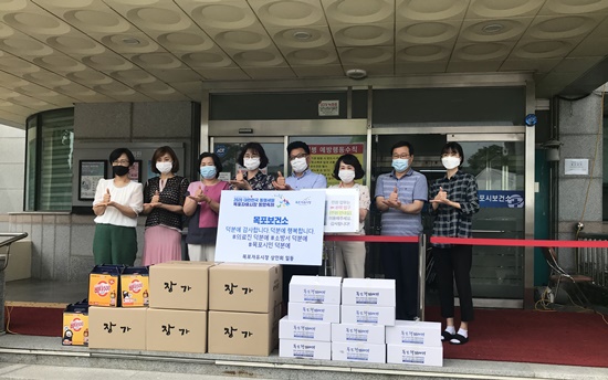 전남 목포시 자유시장 상인회가 ‘덕분에 챌린지’에 동참했다.