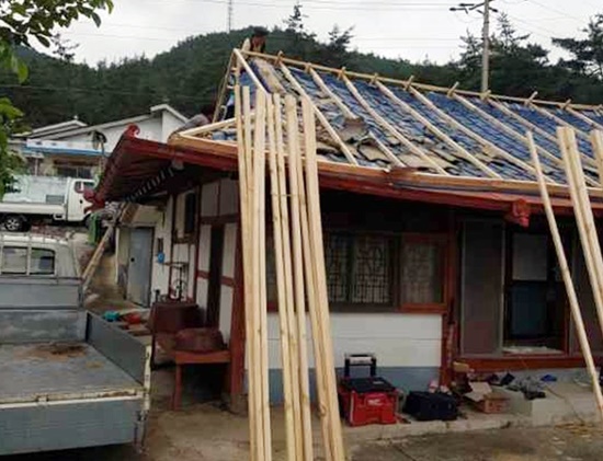 지붕수리 봉사 현장