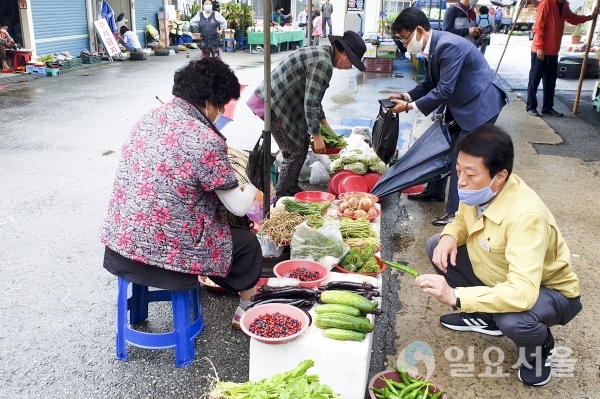 합천군은 지난 9일부터 15일까지 가야면 가야시장로 골목상권 일원에서 열린 '합천군 골목소상공인 한마당 행사'를 성황리에 마무리했다.