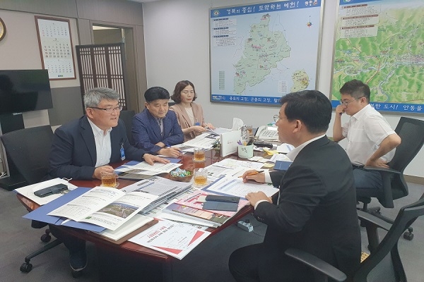 김학동 예천군수가 16일 상반기 특별교부세 신청사업 선정을 위하여 국회 및 행정안전부를 방문했다.