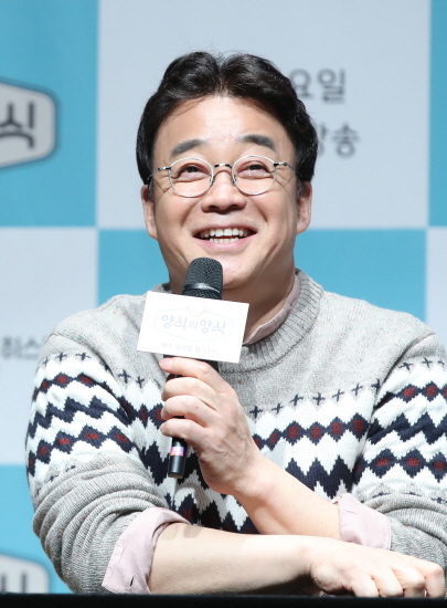 요리연구가 백종원이 29일 오전 서울 상암동 JTBC에서 열린 JTBC와 히스토리채널 '양식의 양식' 제작발표회에서 질문에 답하고 있다. 양식의 양식은 매주 일요일 밤 11시 방송한다. 2019.11.29.[뉴시스]