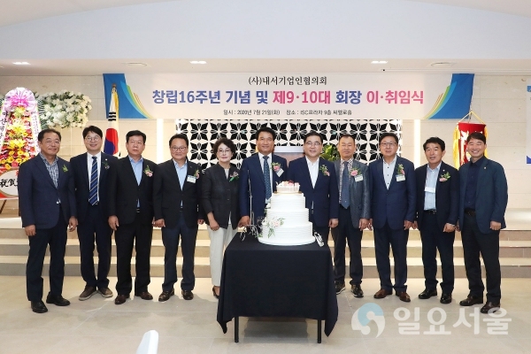 허성무 창원시장은 21일 오후 7시 내서 ISC프라자에서 열린 (사)내서기업인협의회 창립16주년 기념 및 회장 이・취임식에 참석했다.