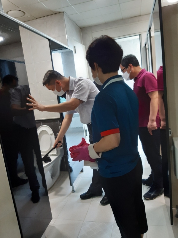불법촬영 카메라 점검 모습