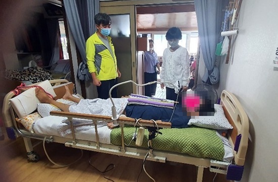 장흥군이 장애인가정에 대한 안부살피기 등 취약계층에 대한 복지서비스를 강화하고 있다.