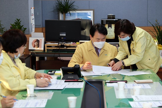 코로나19 상황회의는 항상 주민의 안전에 포커스를 맞추고 있다.
