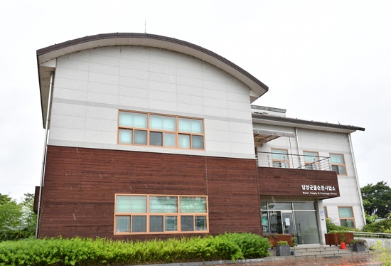 전남 담양군은 ‘흐린물 방지’를 위한 상수도 관말지역에 대한 주기적 배수 작업을 추진하고 있다(물순환사업소).
