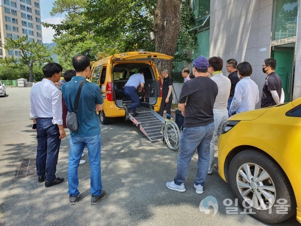 창원시는 교통약자의 이동편의 증진을 위해 운행 중인 교통약자 콜택시를 신규 증차 3대와 노후 차량 10대를 교체해 8월 1일부터 배차 운영한다