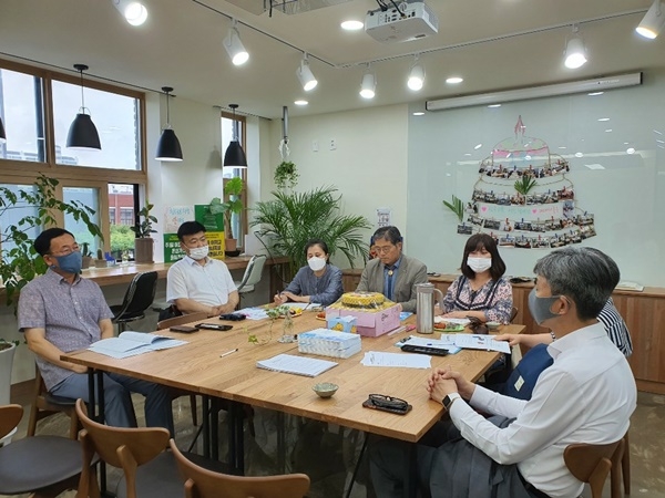 ▲지난 23일 광주교육시민참여단은 정기회를 통해 지난 활동을 성찰하고 앞으로의 역할에 대해 이야기하는 소통의 자리를 마련했다.(사진제공=광주시교육청)
