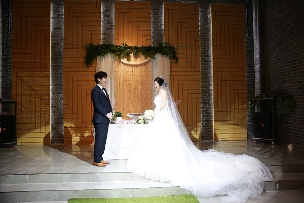 포항시 ‘나만의 특별한 작은 결혼식’ 1호 커플 탄생.