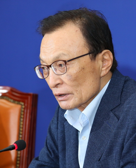 이해찬 더불어민주당 대표가 27일 서울 여의도 국회에서 열린 더불어민주당 최고위원회의에 참석해 현안관련 발언을 하고 있다. 2020.07.27.[뉴시스]