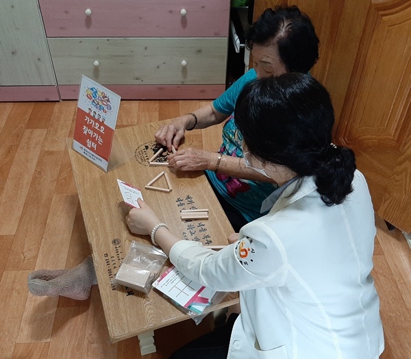 전남 목포시 치매안심센터는 가가호호 찾아가는 쉼터를 운영하고 있다(하당보건소).