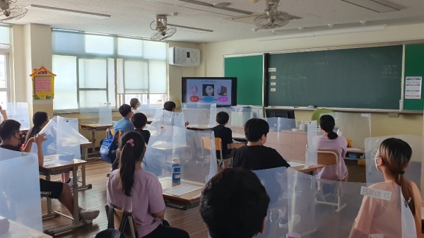 백운초등학교 언택트 인구교육 장면