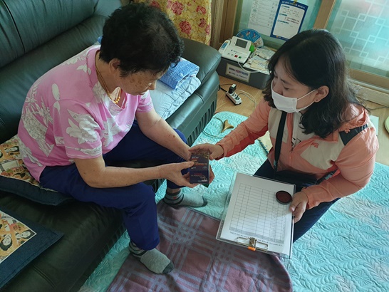 전남 광양시보건소는 관내 어르신들을 위해 찾아가는 골다공증 예방교실을 운영하고 있다.
