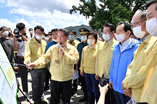 최형식 담양군수는 담양을 찾은 정세균 국무총리에게 특별재난지역 지정을 건의했다.