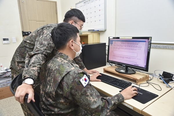 ▲지난 3일부터 7일까지 공군 제1전투비행단은 월간 정신전력퀴즈대회인 ‘유퀴즈 온더 선봉’을 개최했다.(사진제공=공군 제1전투비행단)