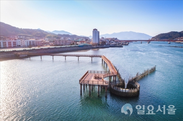 죽방렴 체험 진입교량 전경 @ 남해군 제공
