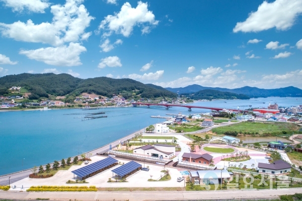 지족어촌관광단지 홍보관 전경 @ 남해군 제공