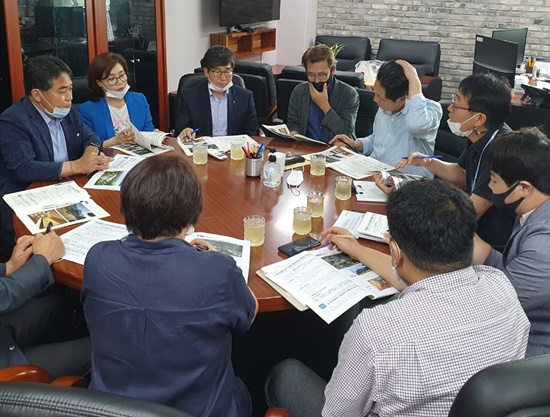 해남형 뉴딜사업의 선제적 추진을 위한 관련 기관 자문활동에 이어, 뉴딜사업 건의를 위해 최선을 다하고 있다.