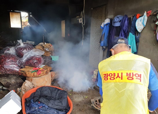 광양시보건소가 집중호우 피해지역 방역 활동에 총력을 기울이고 있다.